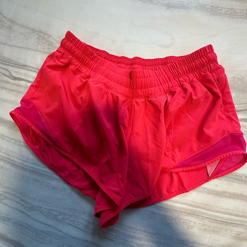 Lululemon Hotty Hot Low Rise Shorts 2.5”